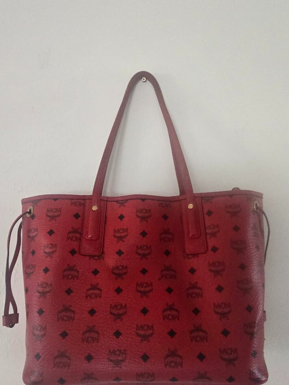 MCM Ruby Red Visetos Liz reversible large tote - Picture 2 of 5